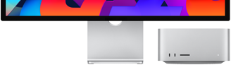 Acercamiento de la parte frontal de una Mac Studio junto a un Studio Display. El Mac Studio se puede colocar debajo del borde inferior del monitor Studio Display.